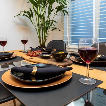 New Pearl Of Scheveningen Black Swan A Family Loft 180a Hága